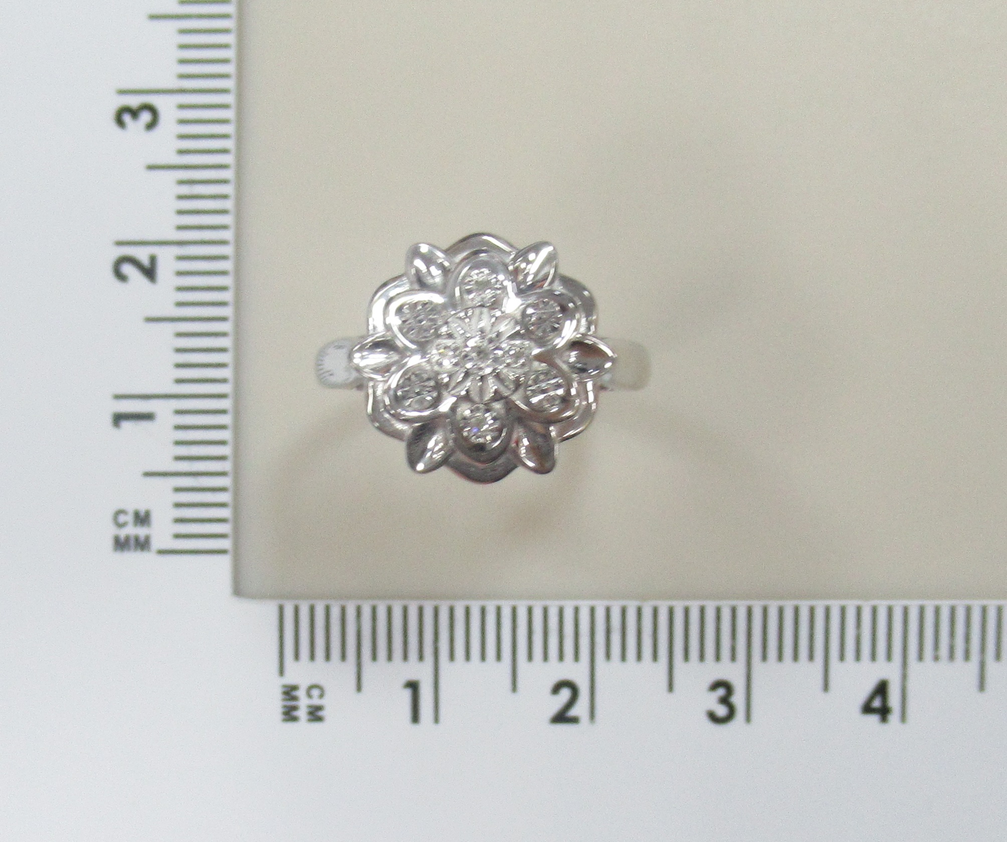 Серебряное кольцо с бриллиантами